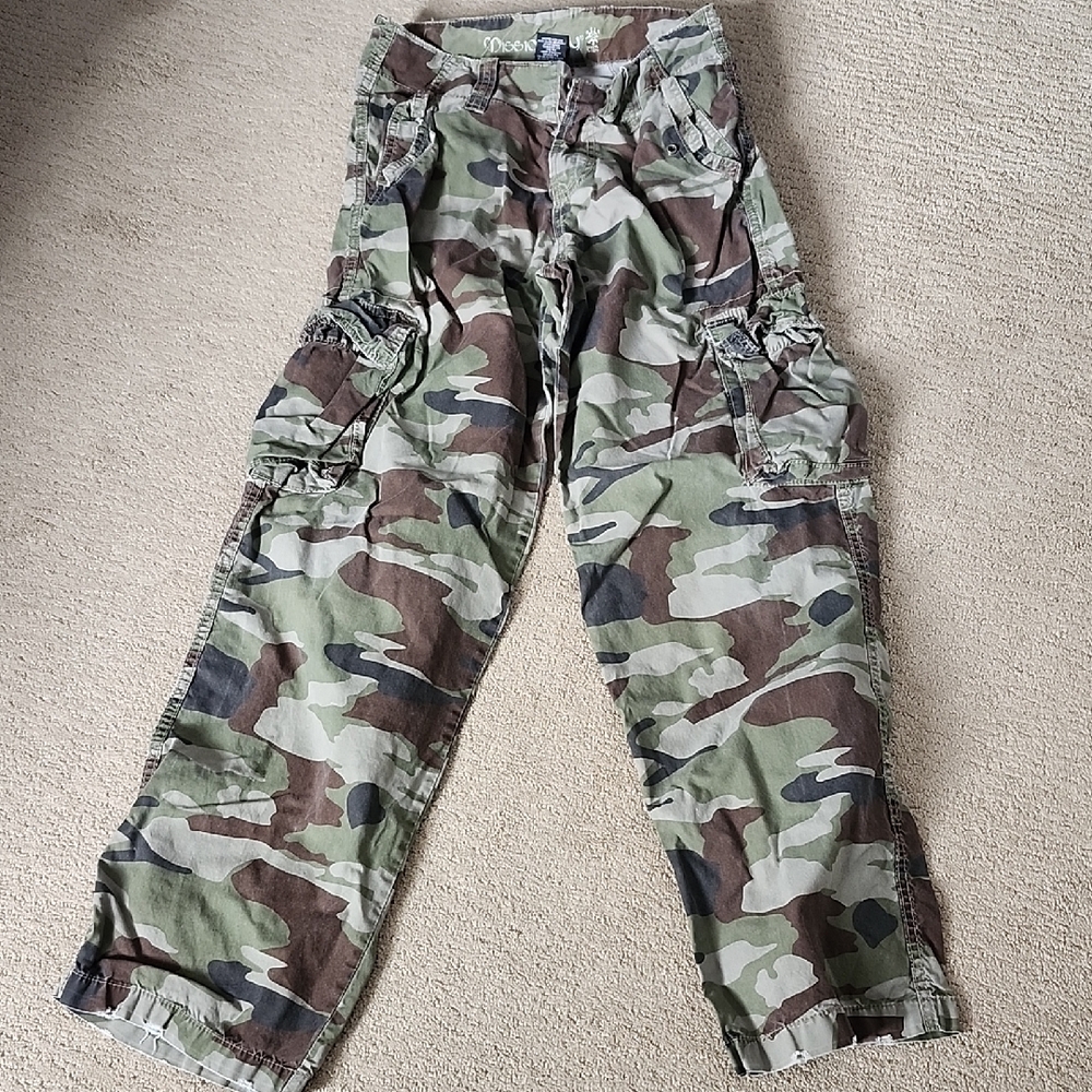 Men's Camouflage Cargo Pants.  30x34